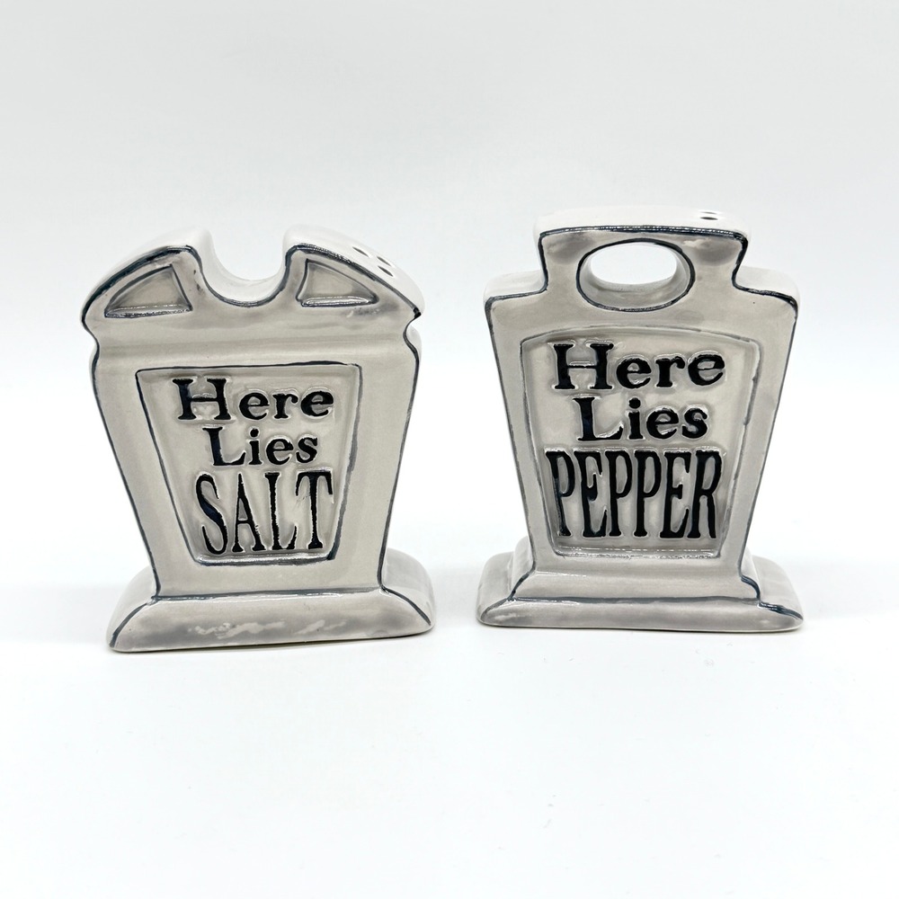 ONE HUNDRED 80 DGREES Tombstone Salt Pepper Shakers Halloween Spooky Decor - Picture 5 of 10
